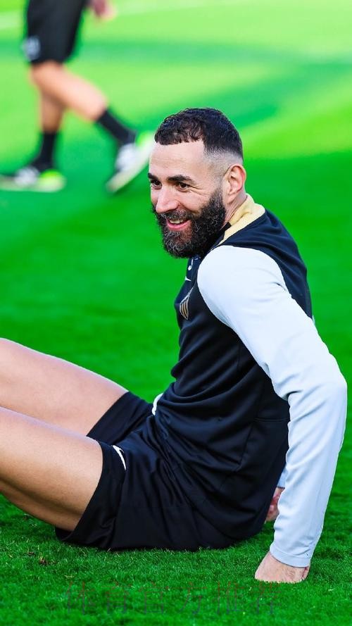 本泽马:没有肌肉拉伤或大的问题 还没100%恢复